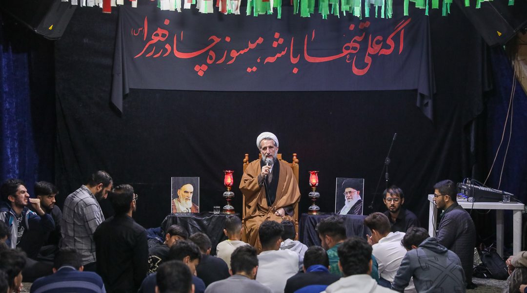 اصرار گناه، نعمت ولایت را از انسان می‌گیرد