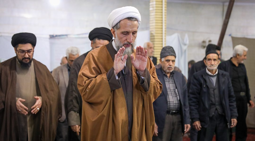 حضور امام جمعه قزوین در مسجد امام حسین (ع) محله هادی‌آباد